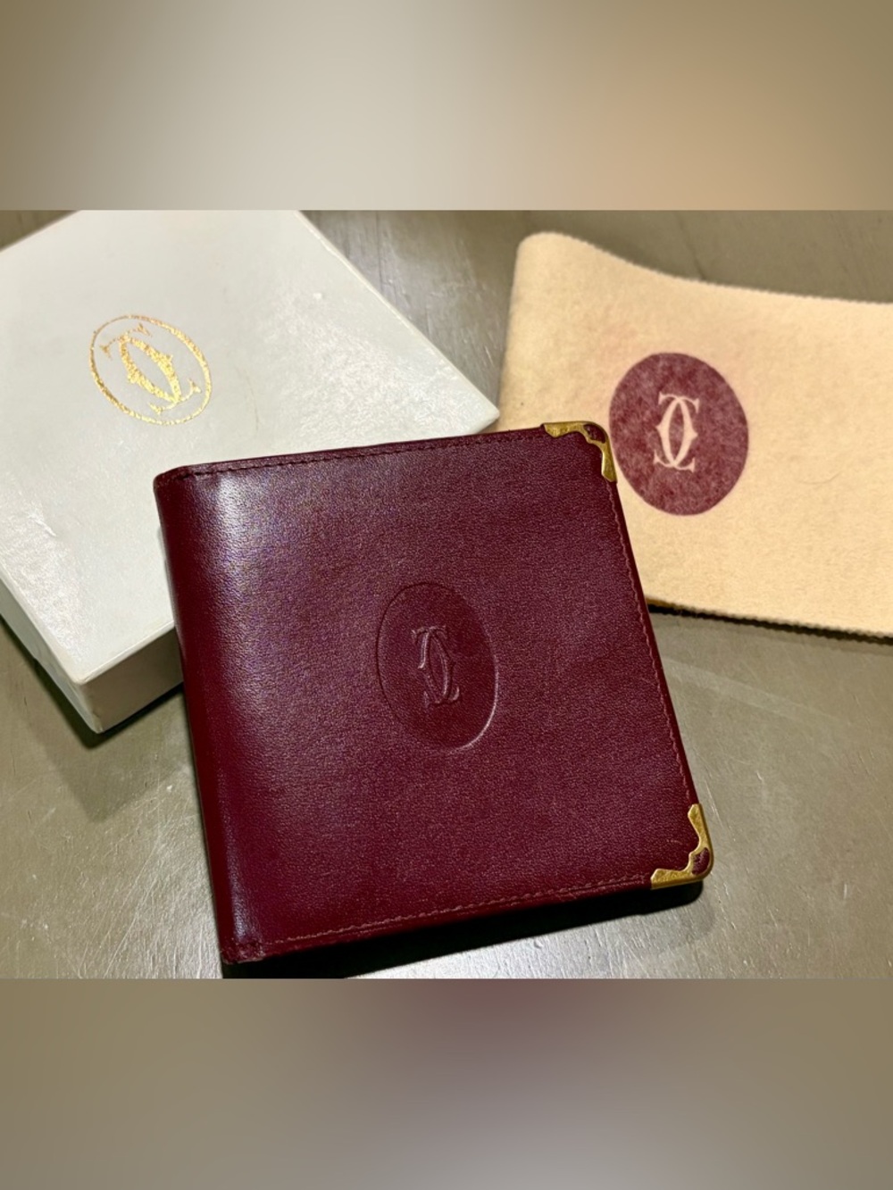 Cartier Classic vintage luxury wallet from Must de Cartier 🤍
